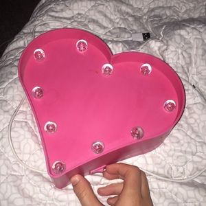 A link shaped heart wall decor